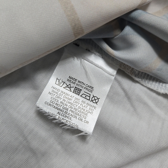 Ted Baker Sea of Clouds Blouse Sz 3 M Short Sleeve Shirt Casual Preppy Luxury - Picture 7 of 10